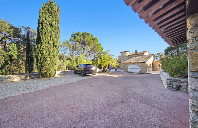 Aangelegde oprit, carport, parkeerplaats, villa, Saint-Tropez