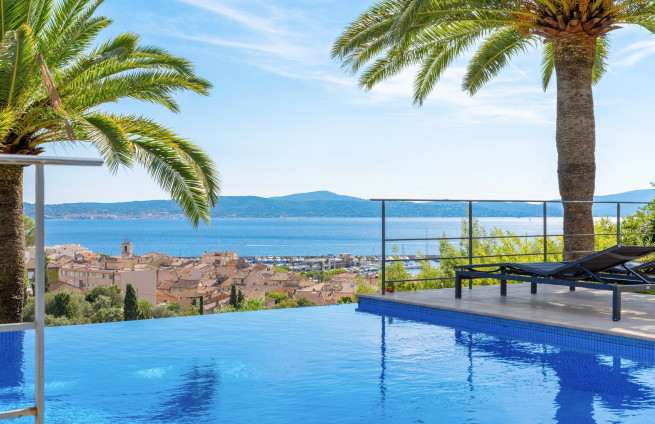 Heated infinity pool, semaphore villa