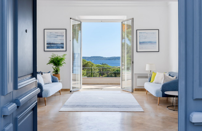 second-salon-réception-guest-villa-familiale-ste-maxime