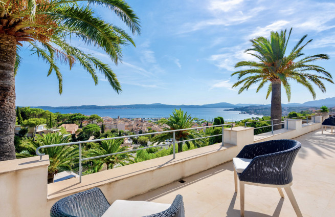Zeezicht, balkon, panoramisch uitzicht, centrum van Sainte-Maxime, woning te koop