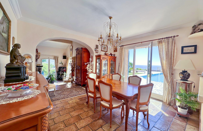 Rustieke eetkamer in Provençaalse stijl - onroerend goed - Sainte-Maxime