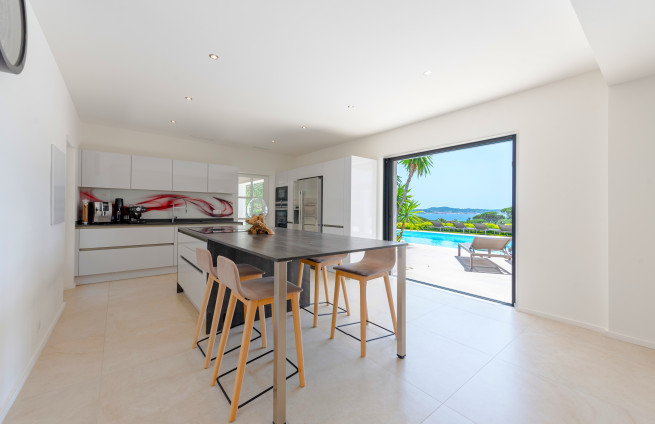 fully equipped kitchen, sea view, covered terrace