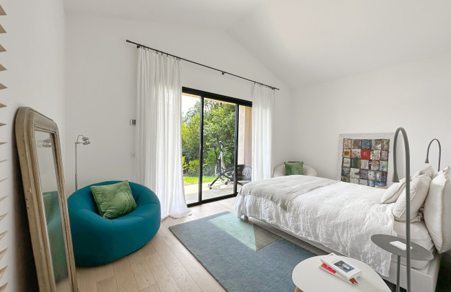 suite-parentale-villa-luxe-vue-jardin