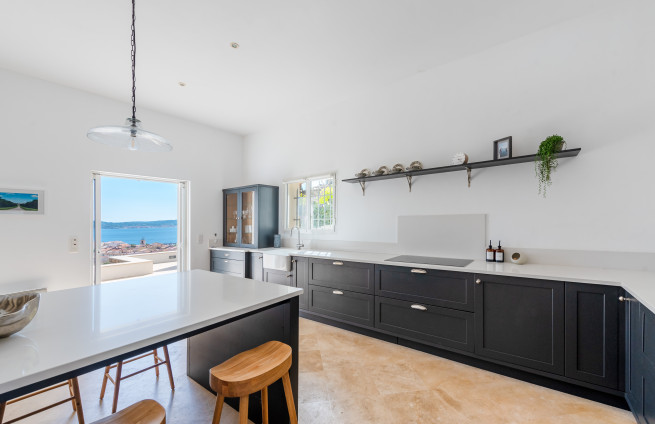 kitchen-sea-view-prestige-villa-french-coast