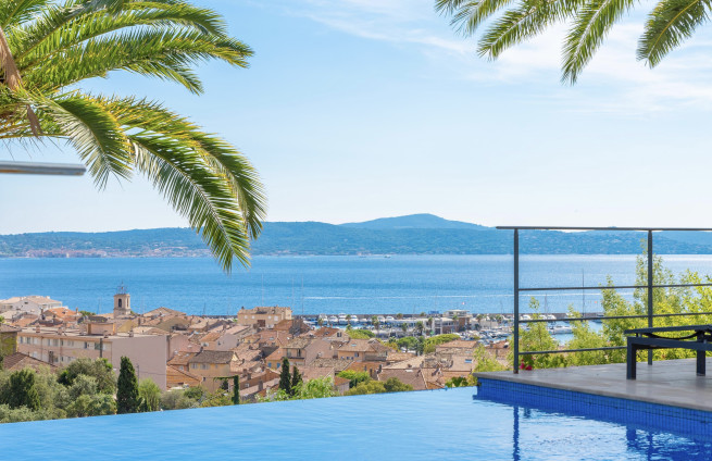 Infinity-zwembad met uitzicht op zee in Saint-Tropez