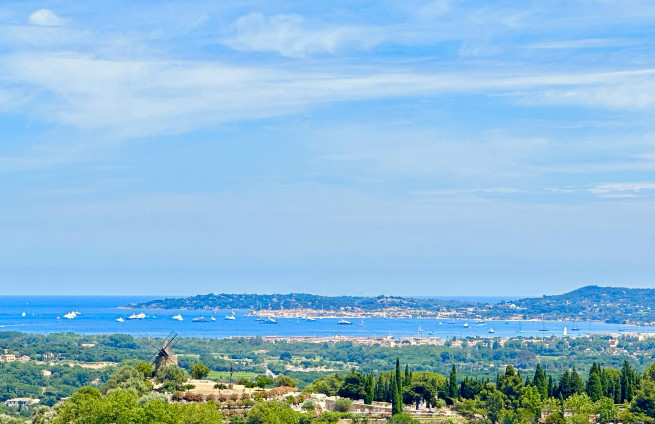house with sea view near Grimaud village
