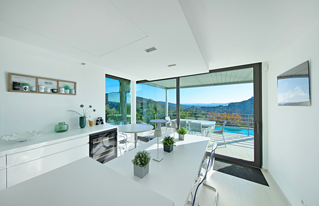 fully equipped open-plan kitchen, terrace, pergola - Grimaud