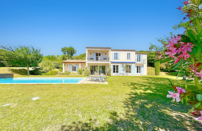villa te koop in Grimaud, privélandgoed met conciërge en zwembad