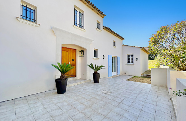 residence-secondaire-villa-grimaud-domaine-avec-gardien-piscine
