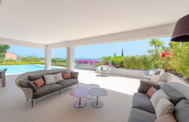 terrasvilla met zeezicht zonder uitkijkpunt in Sainte-Maxime