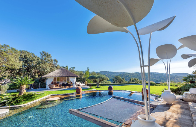 garden-hammock-pool-lagoon-gigaro-shade-palm trees