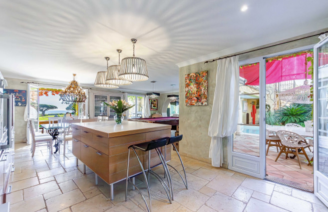 cuisine-équipée-villa-gigaro