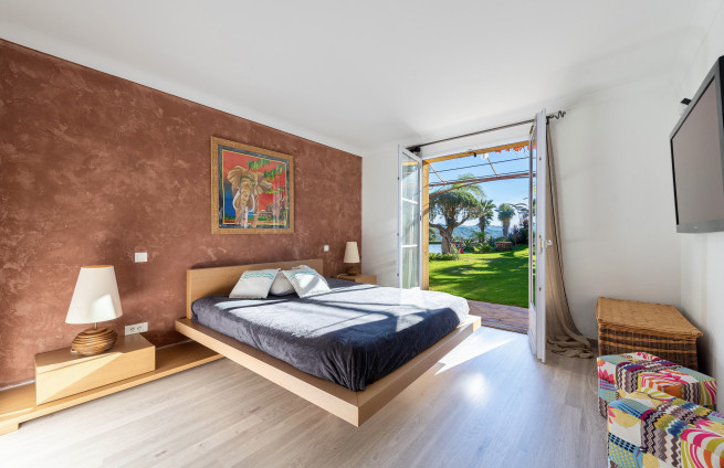 5-bedroom-sea-view-real-estate-la-croix-valmer