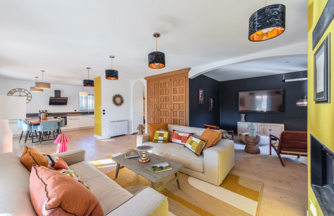 Light-filled living room in Sainte-Maxime