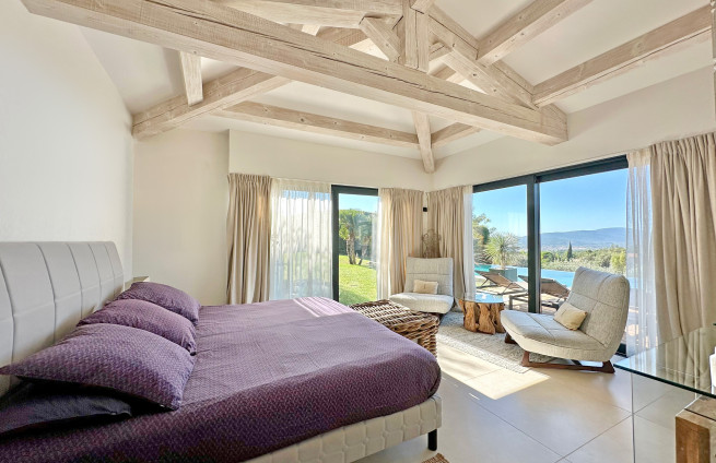 Master suite in luxury villa Grimaud