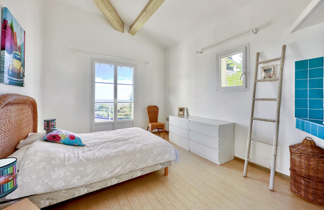 4th floor - bedrooms - sea view - Var