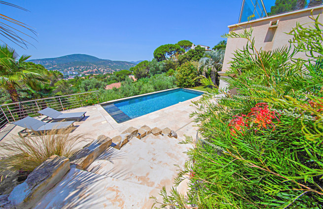 piscine-cuisine-exterieure-villa-luxe-cote-azur
