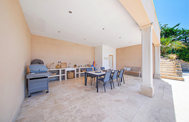 luxury pool house with summer kitchen in Sainte-Maxime