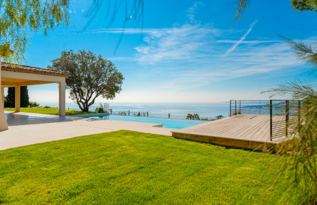 vue-piscine-nartelle-sainte-maxime