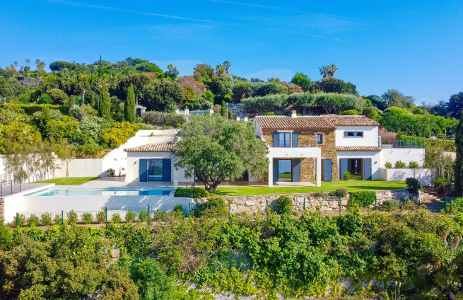 Villa met panoramisch zeezicht te koop in La Nartelle