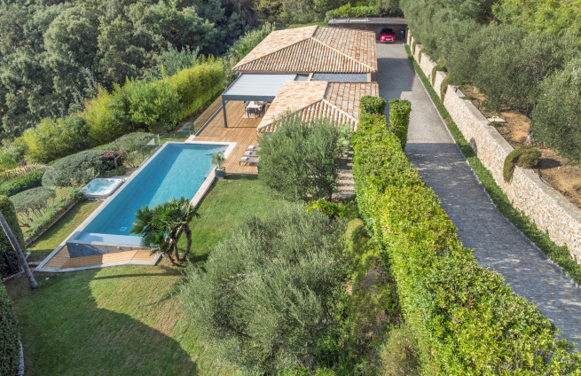 ingang-villa-zee-uitzicht-Saint-Tropez