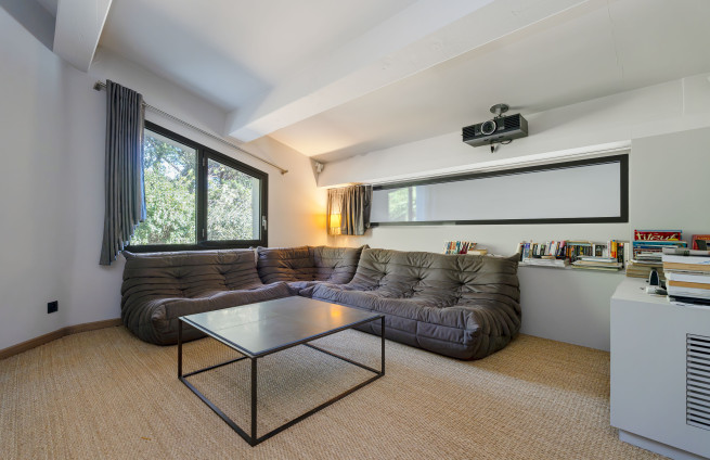 Luxe tv-kamer aan de Franse Rivièra