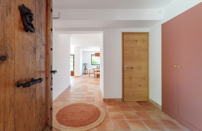 Entrance hall/guest WC