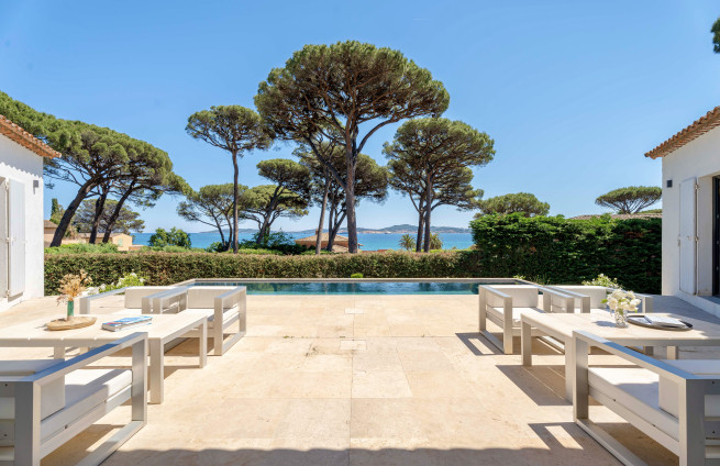 Vue-mer-180-degrés-terrasse-villa-luxe