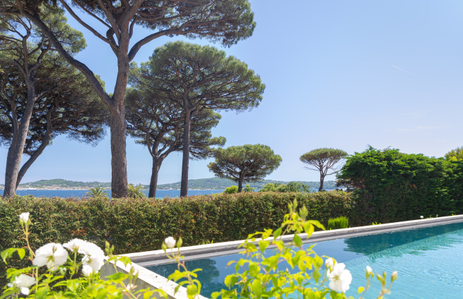 Luxe villa met terras en 180 graden uitzicht op zee