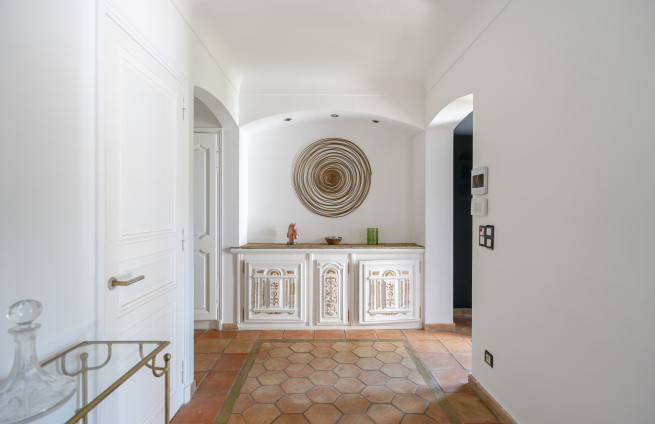 entrance hall, closets, Villa Gassin
