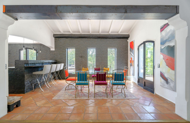 American-style kitchen-open-plan dining room-luxury villa