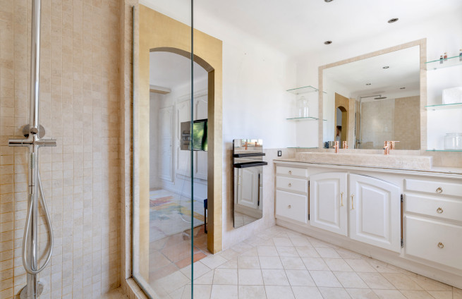 shower room master bedroom