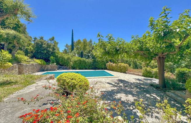 Uitzicht op een Provençaalse villa in Sainte-Maxime