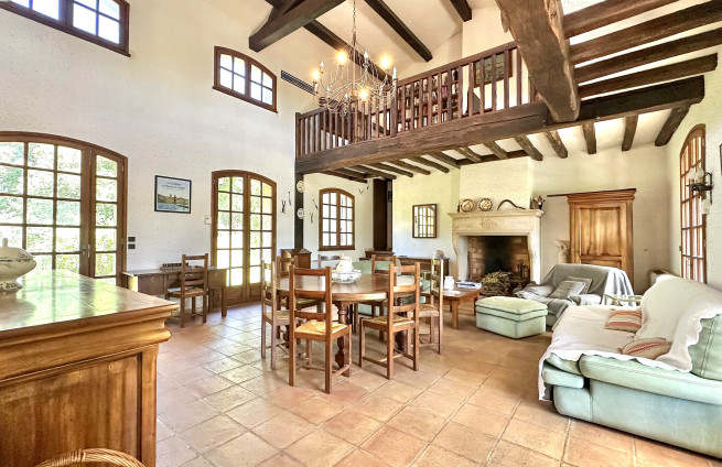 lichte woonkamer - villa - La Croisette - Sainte-Maxime - open haard