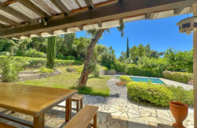 shaded terrace - villa - La Croisette - lunch - beach - foot