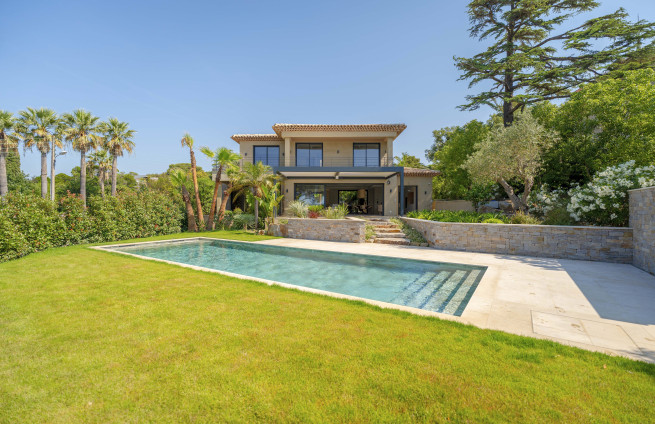 Hedendaags huis, op 5 minuten van het stadscentrum en de stranden van Sainte-Maxime.