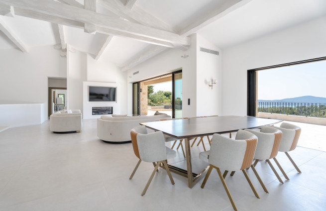 eetkamer-terras-uitzicht op zee-Franse Rivièra