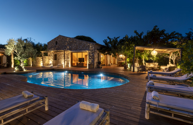 Villa à vendre à pied des plages à Grimaud