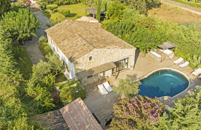 Villa à vendre à pied des plages à Grimaud