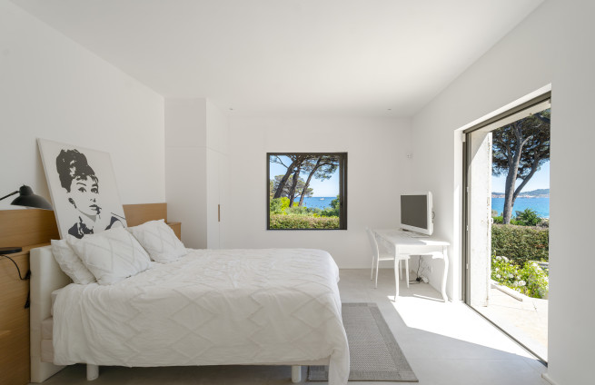 chambre-parentale-suite-vue-mer-saint-tropez