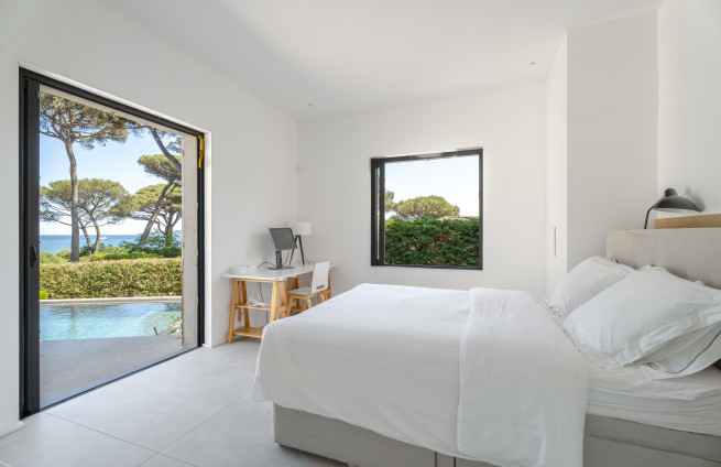 Villa met panoramisch zeezicht te koop op wandelafstand van het strand