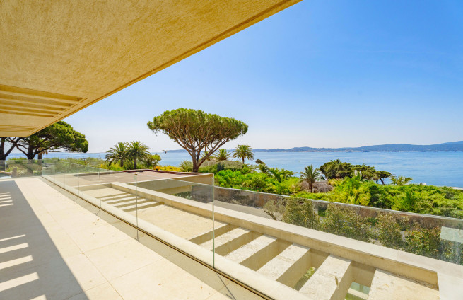 Contemporary villa with sea view in Sainte-Maxime