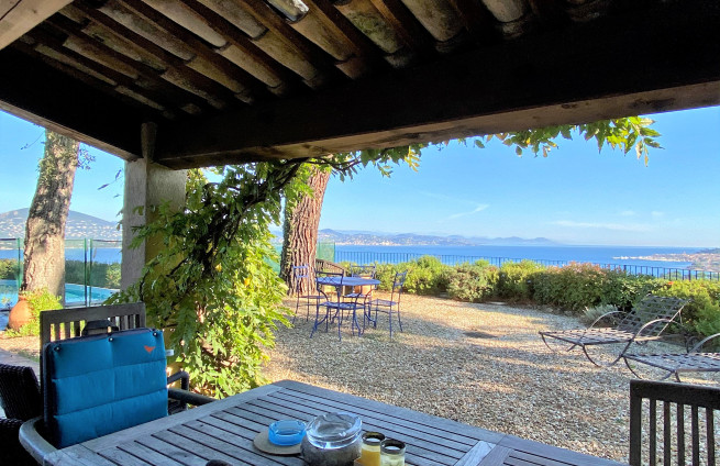 terrace-sea-view-villa-to-renovate-Domaine-de-Sinopolis