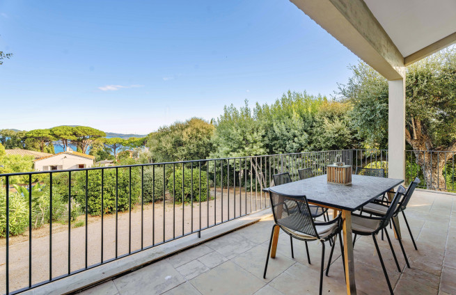 Terrace with sea view in Gassin