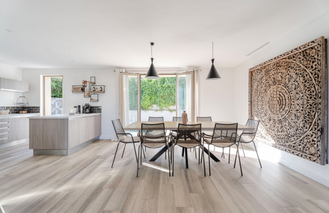 American-style, fully equipped kitchen