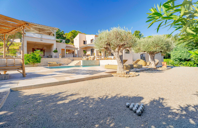 Renovated villa with sea view in Sainte-Maxime