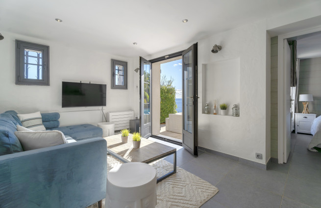 Studio-2-pièces-salon-villa-les-issambres