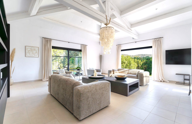 Villa dans domaine sécurisé proche du village de Grimaud