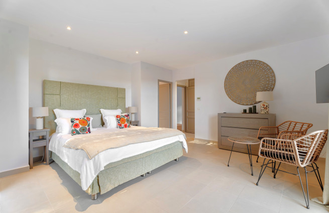 Villa dans domaine sécurisé proche du village de Grimaud