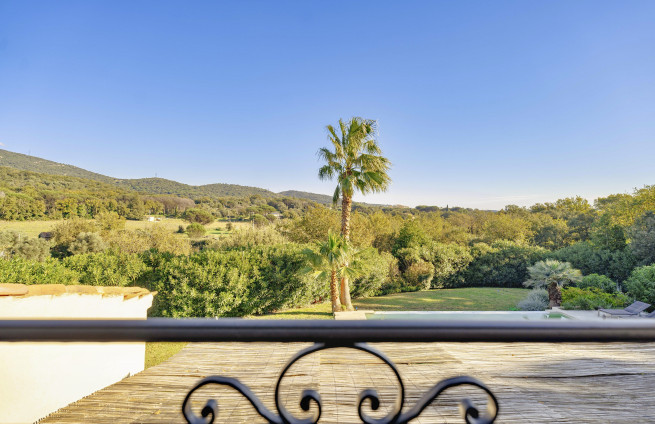 Villa dans domaine sécurisé proche du village de Grimaud